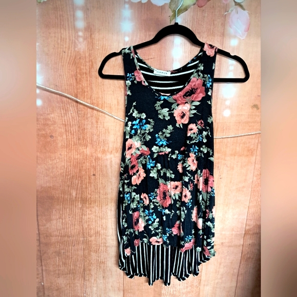 Black floral tank top size small - Picture 1 of 4
